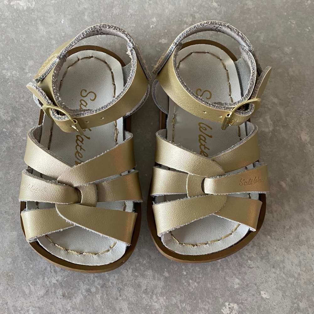 Saltwater Sandals gold baby/walker size 4